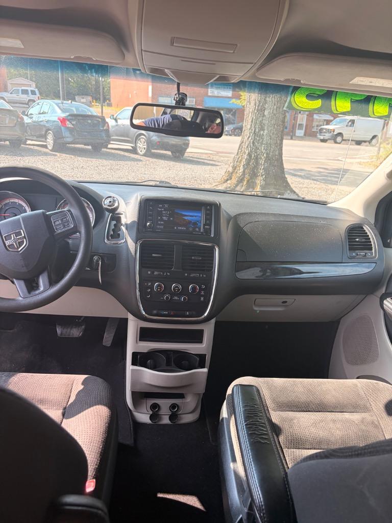2019 Dodge Grand Caravan - $8,995