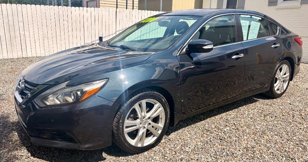 2016 Nissan Altima - $10,200
