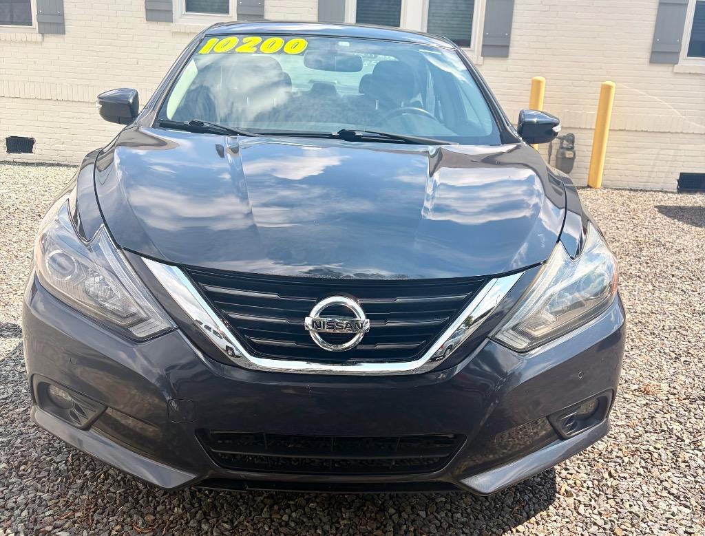 2016 Nissan Altima - $10,200