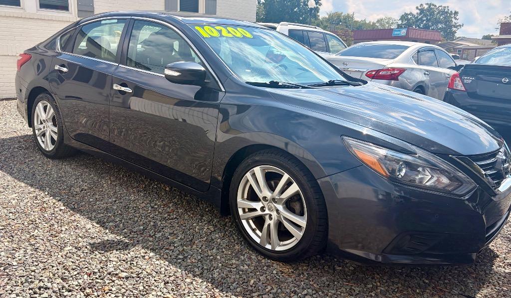 2016 Nissan Altima - $10,200