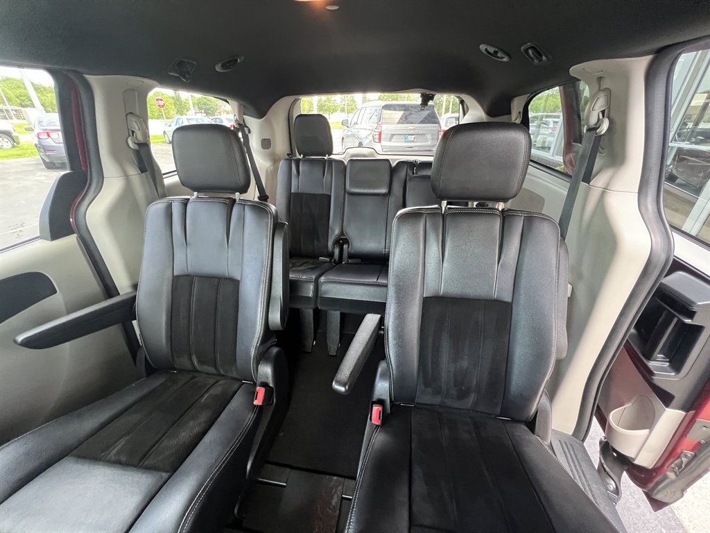 2015 Dodge Grand Caravan - $9,995