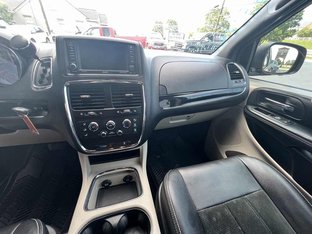 2015 Dodge Grand Caravan - $9,995