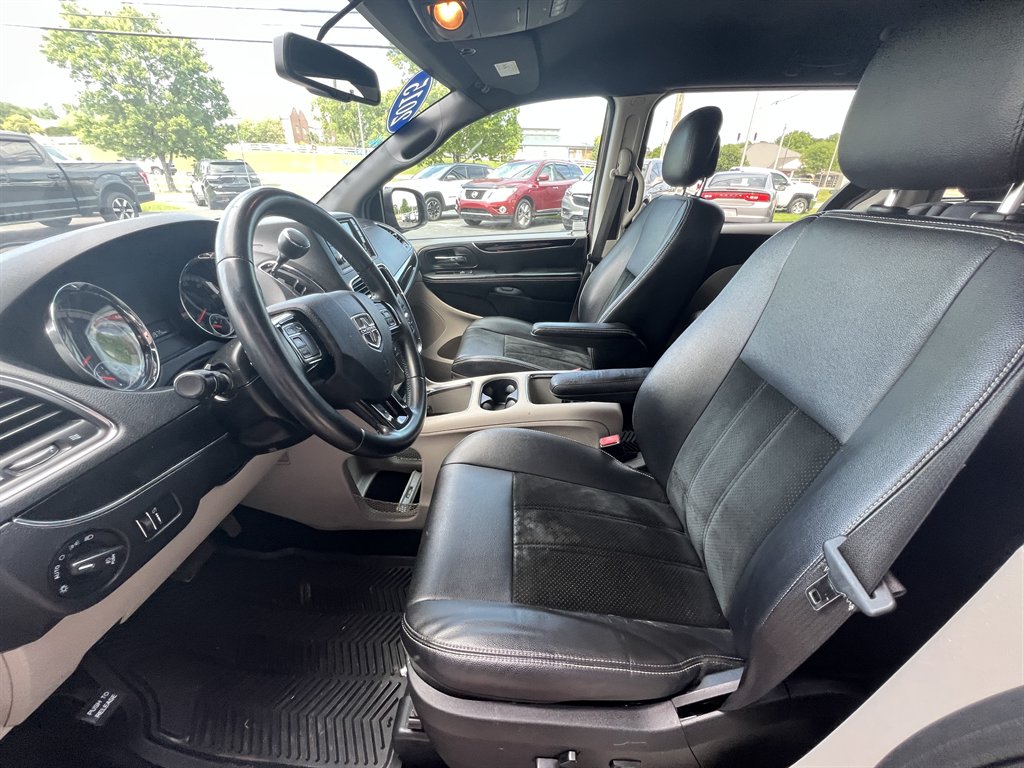 2015 Dodge Grand Caravan - $9,995