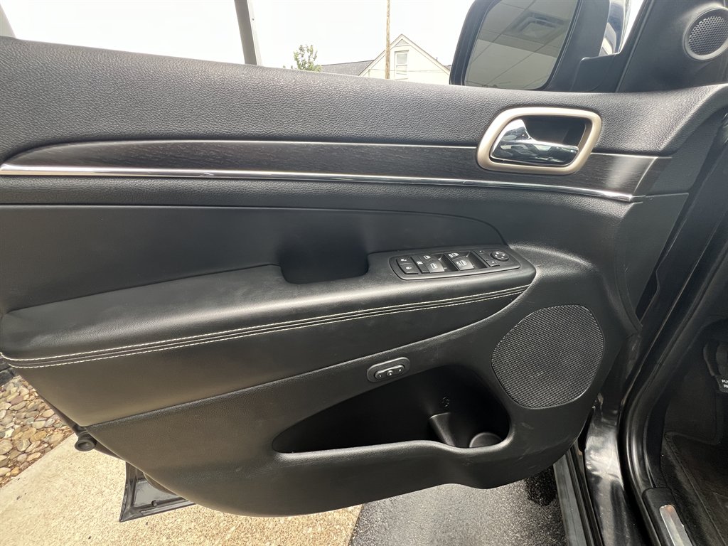 2015 Jeep Cherokee - $11,995