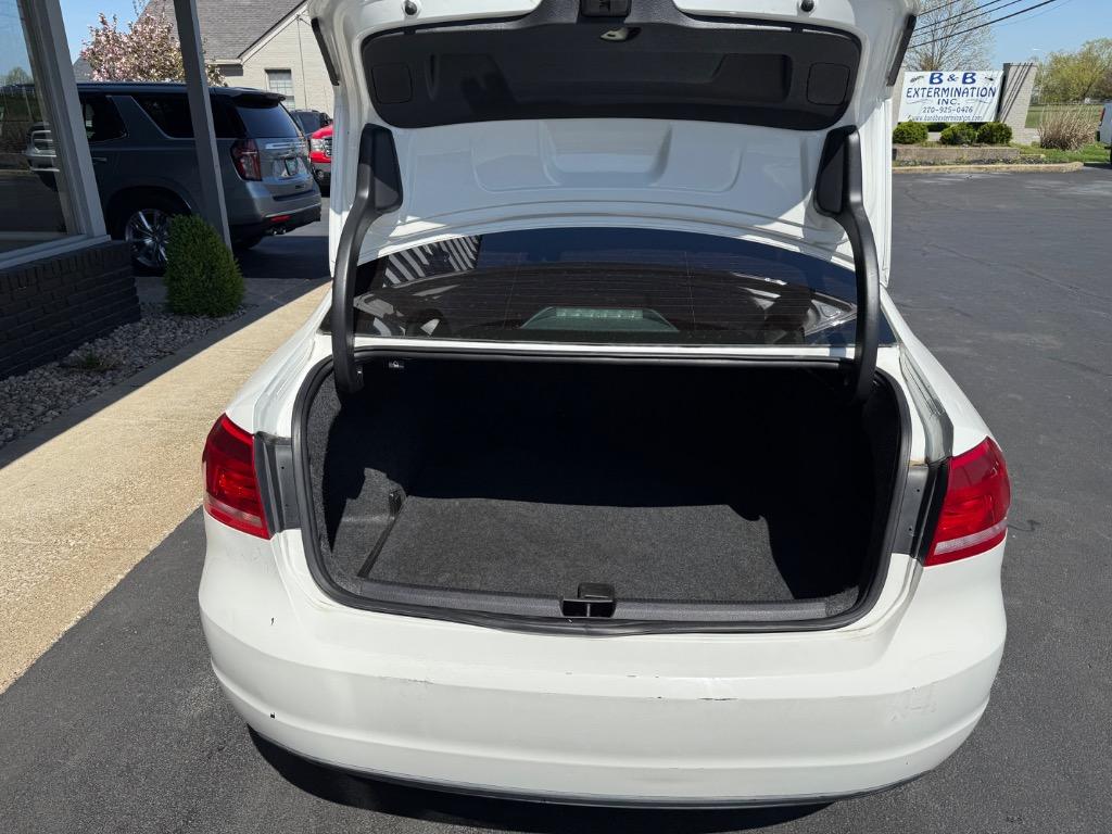 2014 Volkswagen Passat S photo