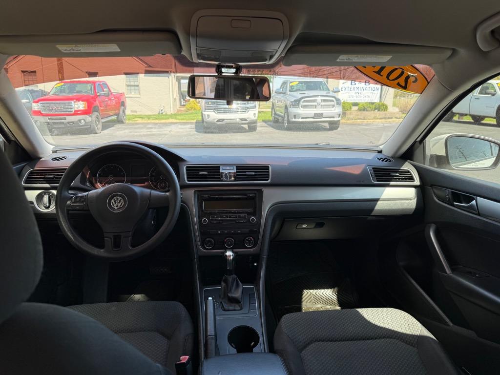 2014 Volkswagen Passat S photo