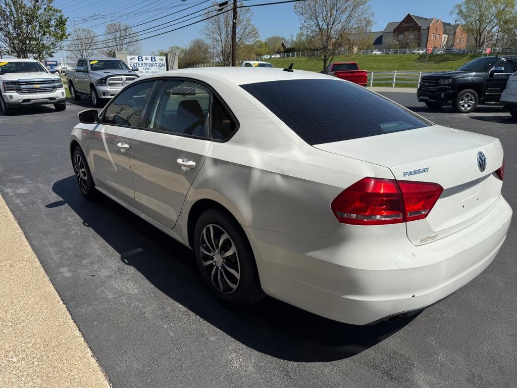 2014 Volkswagen Passat S photo