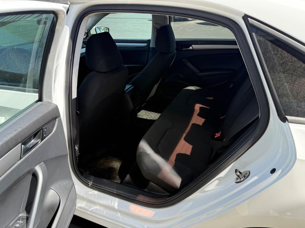 2014 Volkswagen Passat S photo