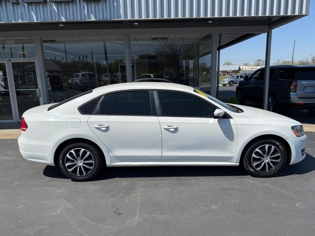 2014 Volkswagen Passat S photo