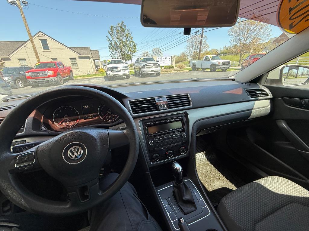 2014 Volkswagen Passat S photo