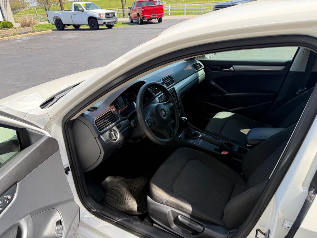 2014 Volkswagen Passat S photo