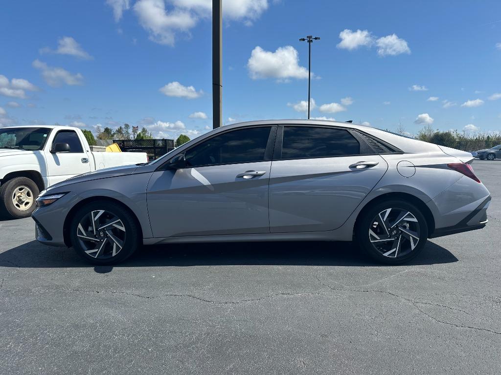 2025 Hyundai Elantra - $25,900