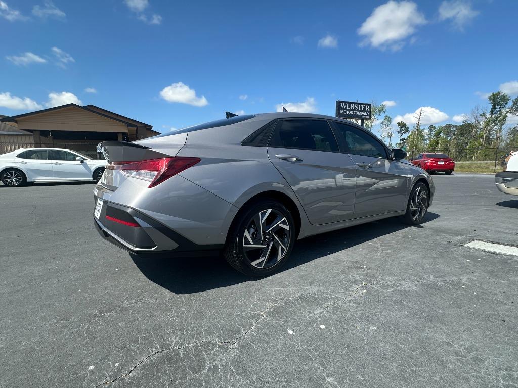 2025 Hyundai Elantra - $25,900