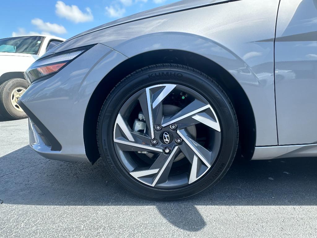 2025 Hyundai Elantra - $25,900