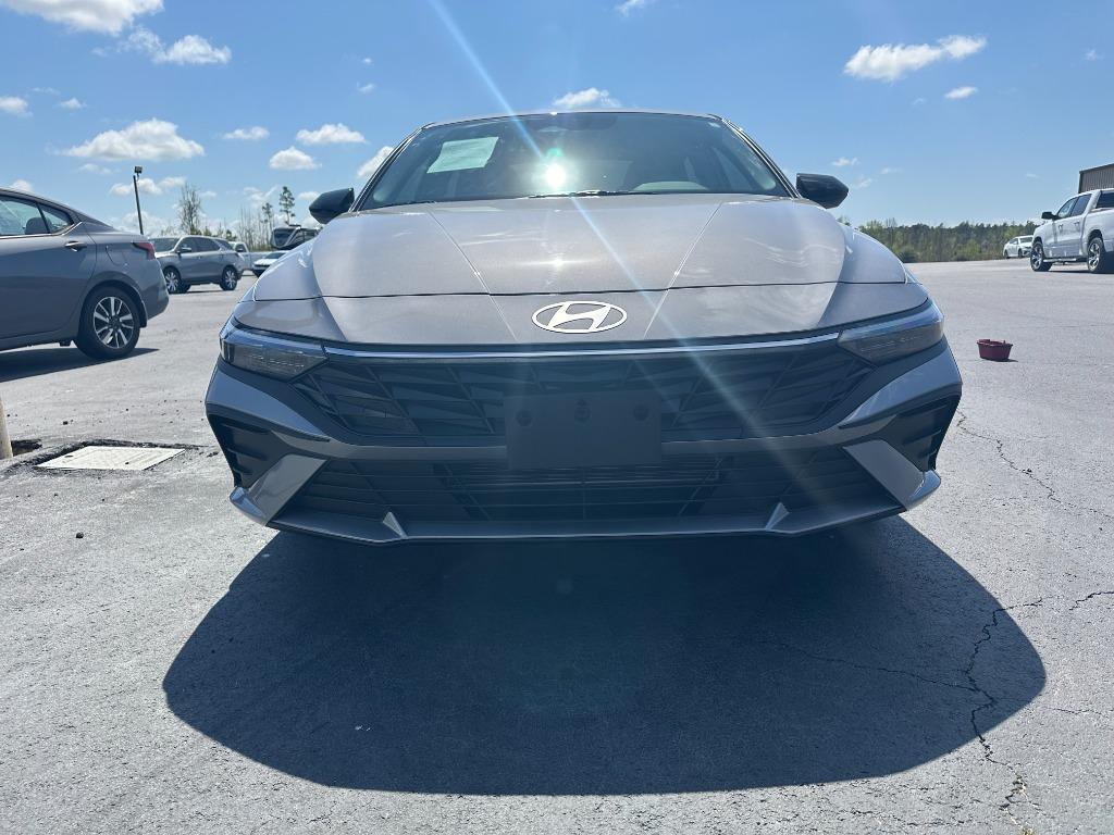 2025 Hyundai Elantra - $25,900