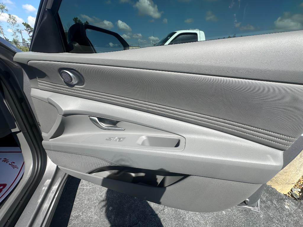 2025 Hyundai Elantra - $25,900