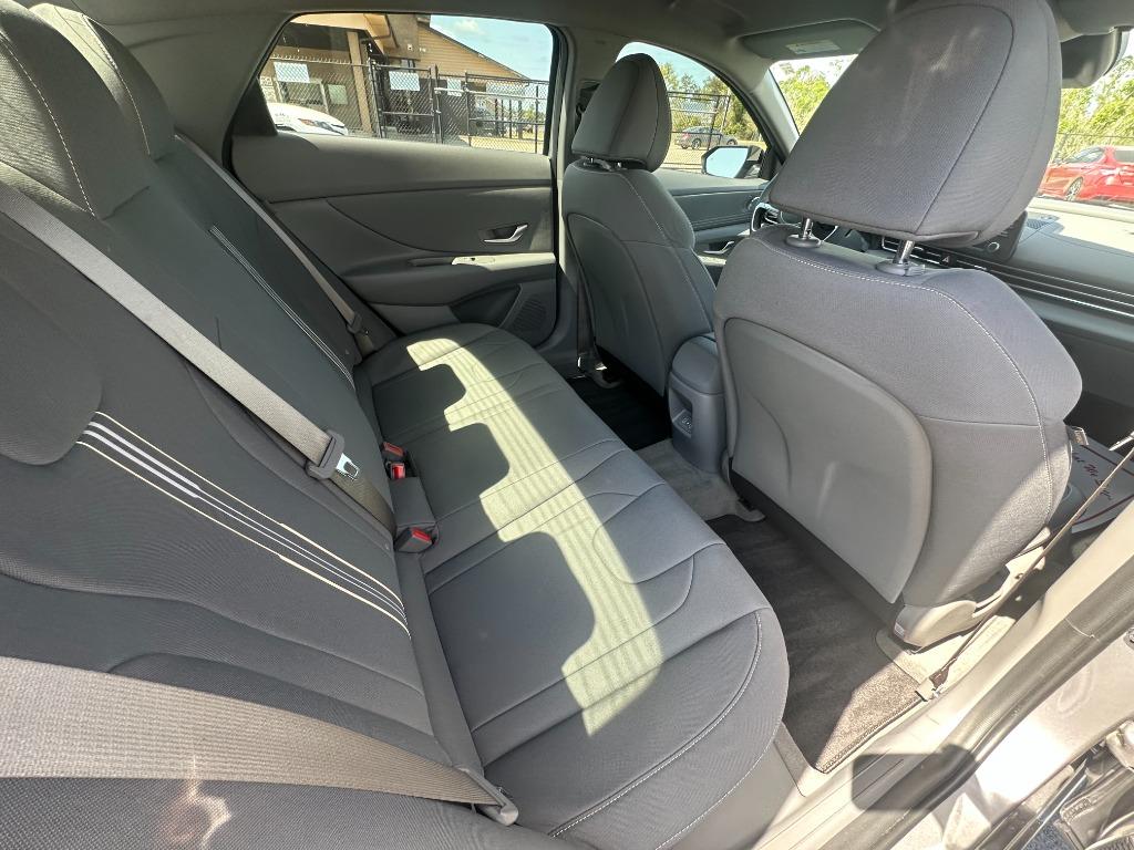 2025 Hyundai Elantra - $25,900