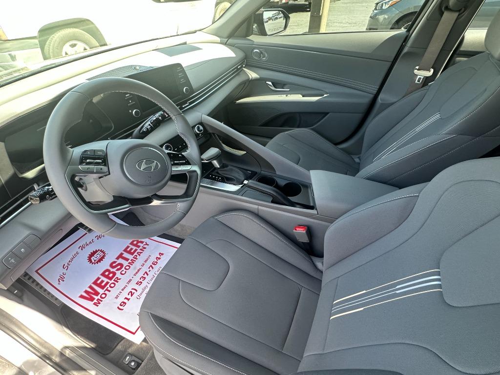 2025 Hyundai Elantra - $25,900