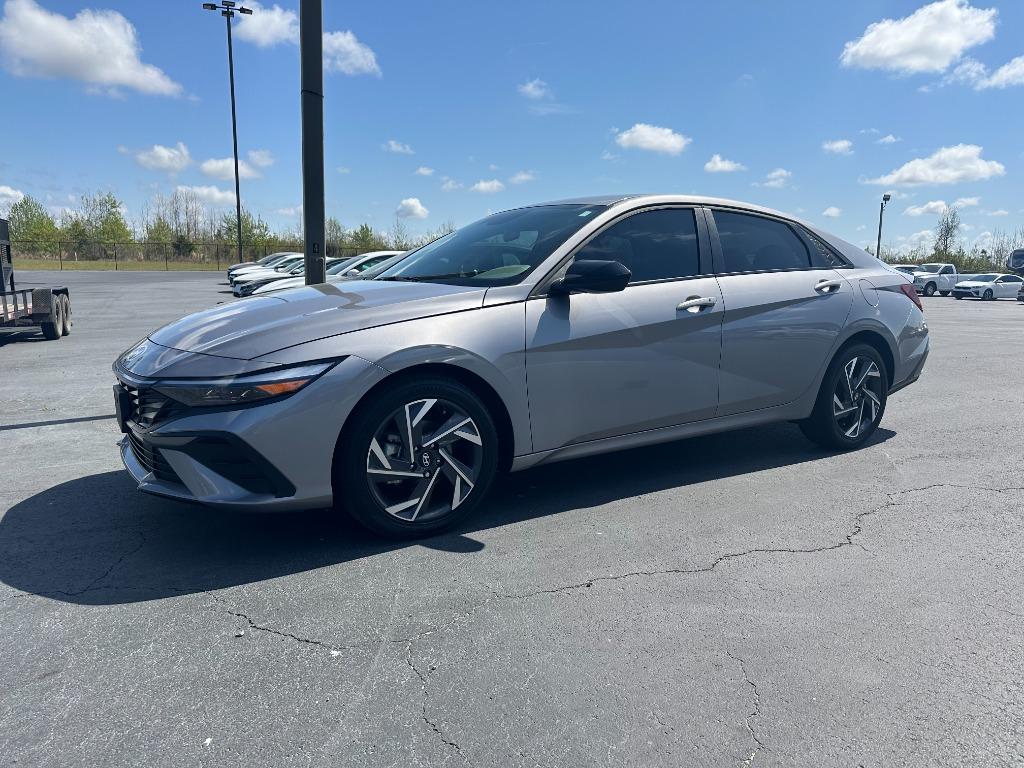 2025 Hyundai Elantra - $25,900