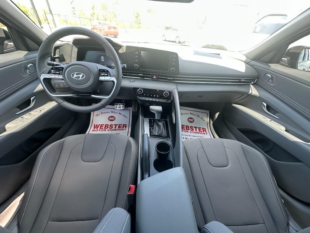 2025 Hyundai Elantra - $25,900