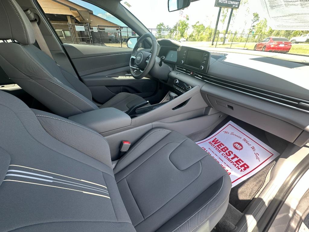 2025 Hyundai Elantra - $25,900