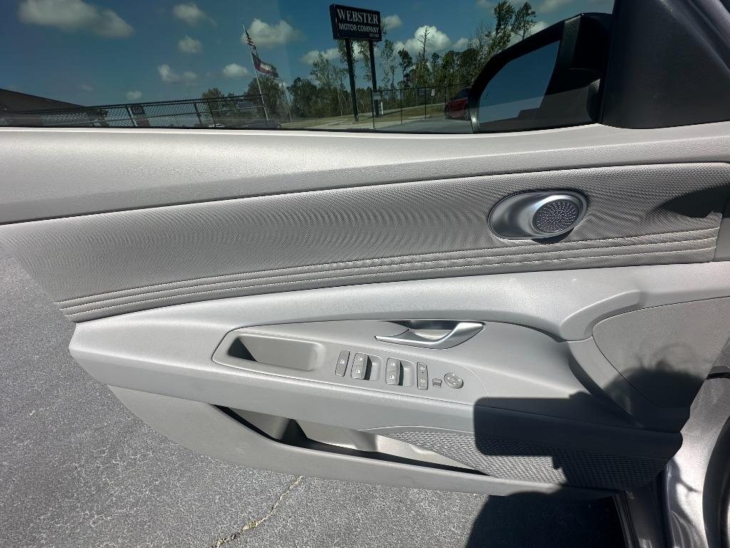 2025 Hyundai Elantra - $25,900