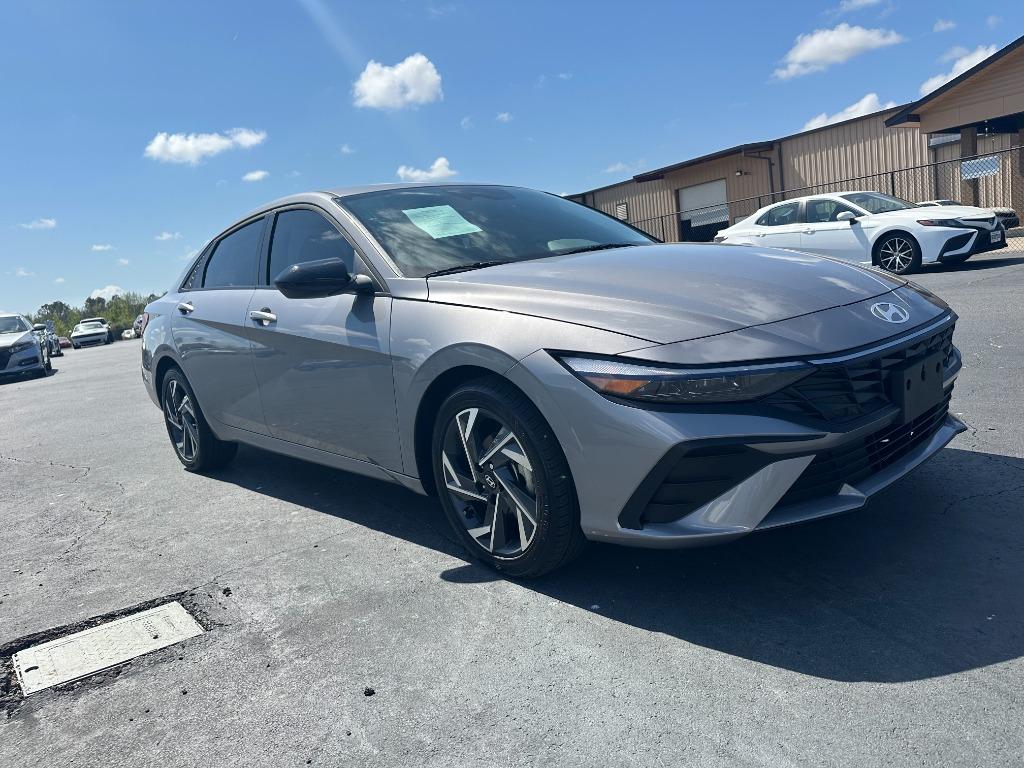 2025 Hyundai Elantra - $25,900