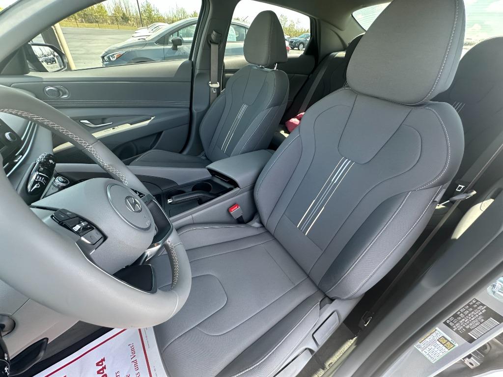 2025 Hyundai Elantra - $25,900