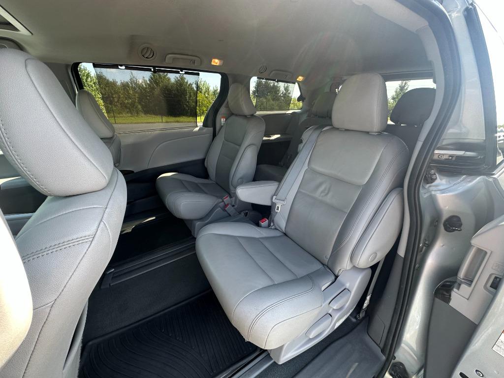 2020 Toyota Sienna - $21,500