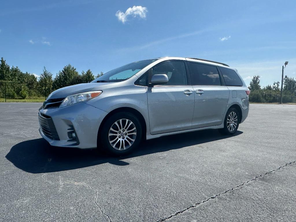 2020 Toyota Sienna - $21,500