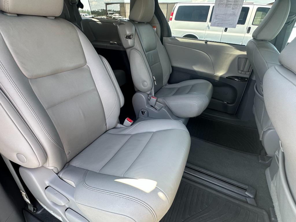 2020 Toyota Sienna - $21,500