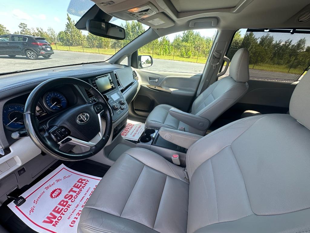 2020 Toyota Sienna - $21,500