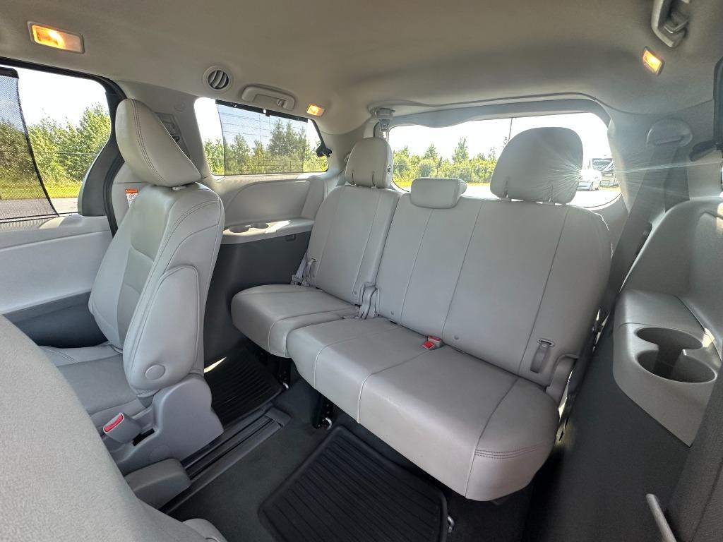 2020 Toyota Sienna - $21,500
