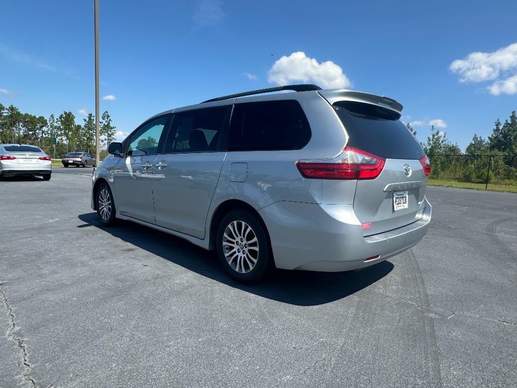 2020 Toyota Sienna - $21,500