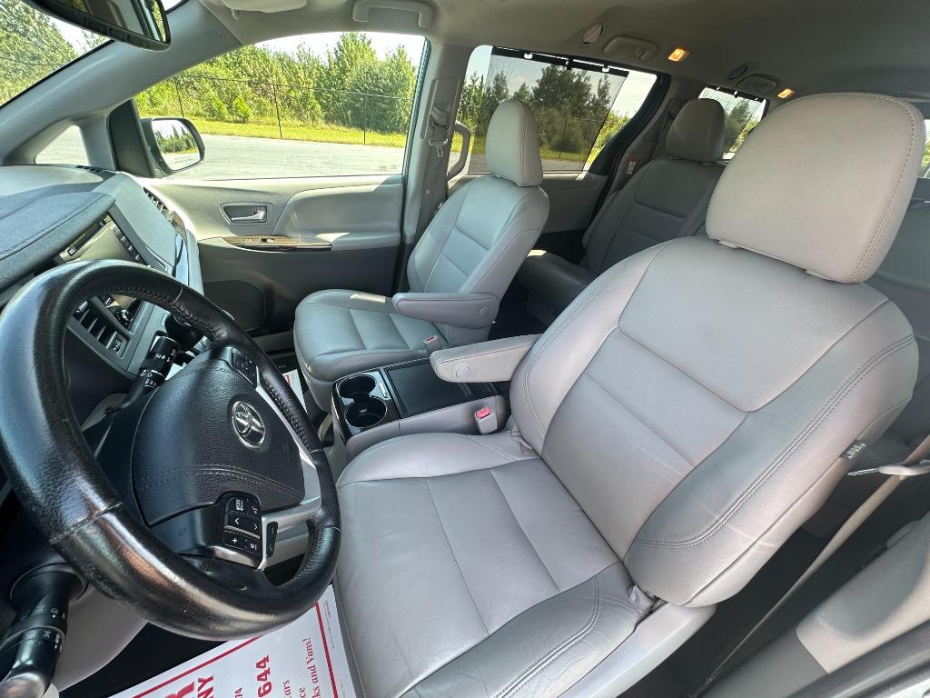 2020 Toyota Sienna - $21,500