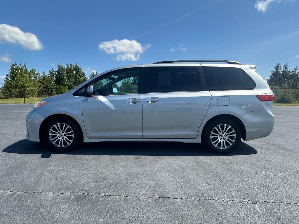 2020 Toyota Sienna - $21,500