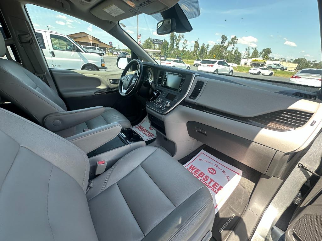 2020 Toyota Sienna - $21,500
