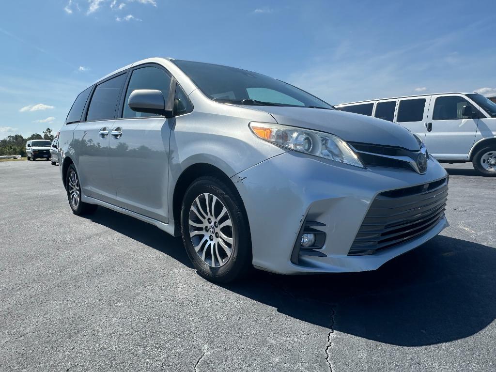 2020 Toyota Sienna - $21,500