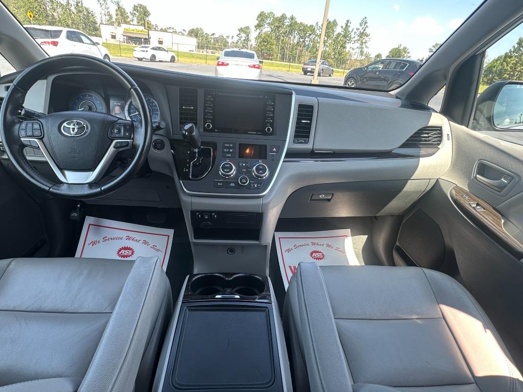 2020 Toyota Sienna - $21,500