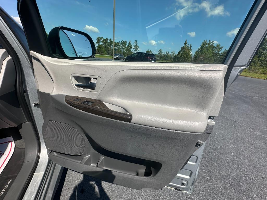 2020 Toyota Sienna - $21,500