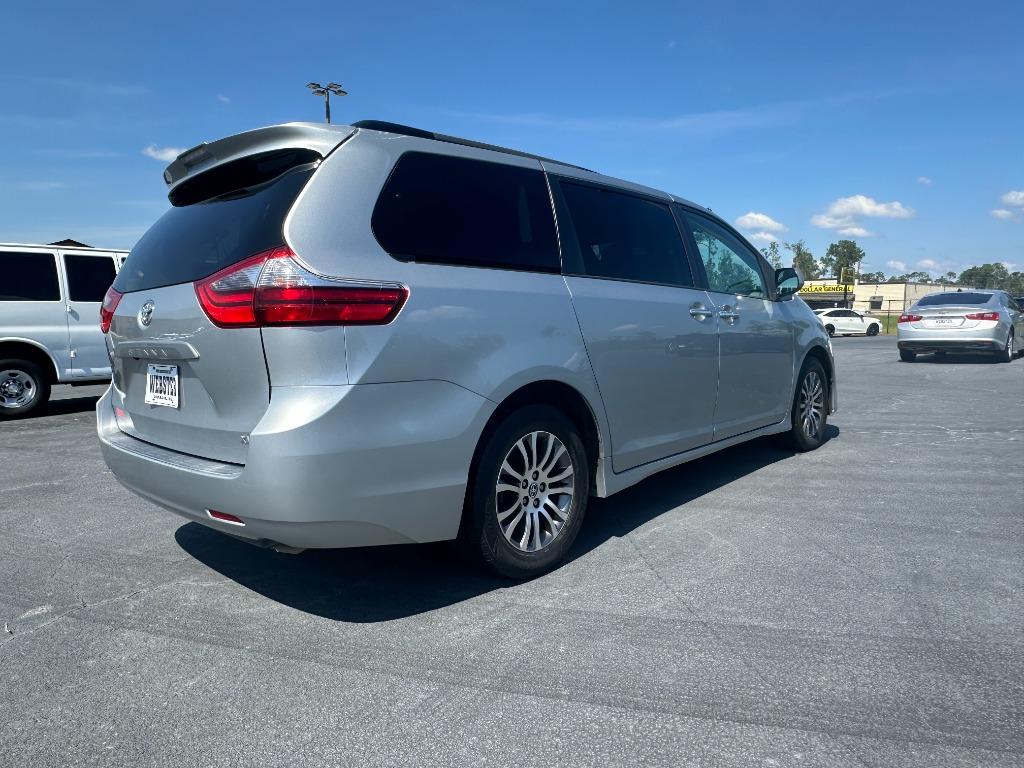 2020 Toyota Sienna - $21,500