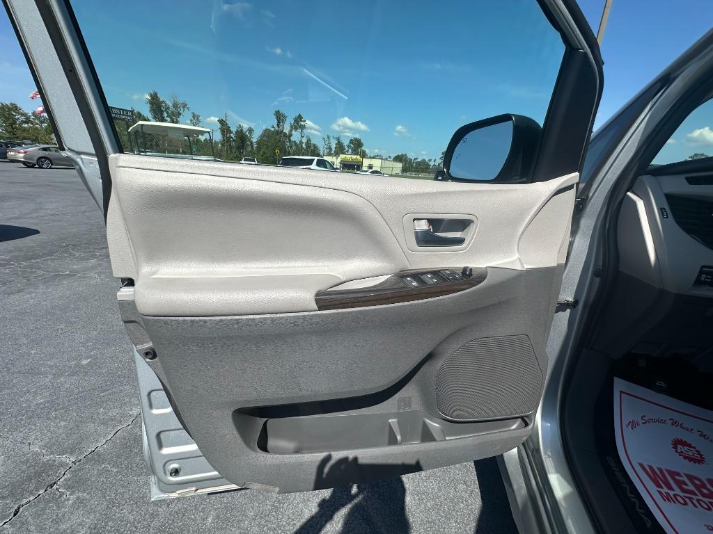 2020 Toyota Sienna - $21,500