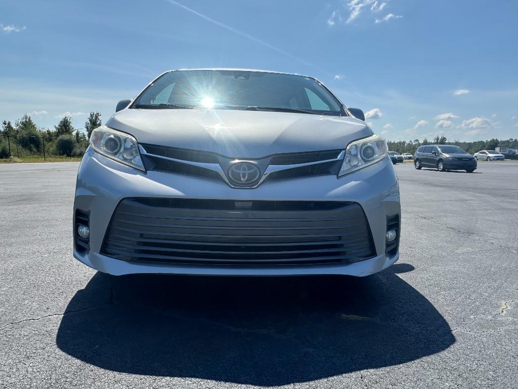 2020 Toyota Sienna - $21,500
