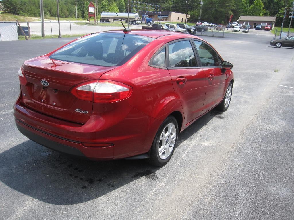 2016 Ford Fiesta SE photo