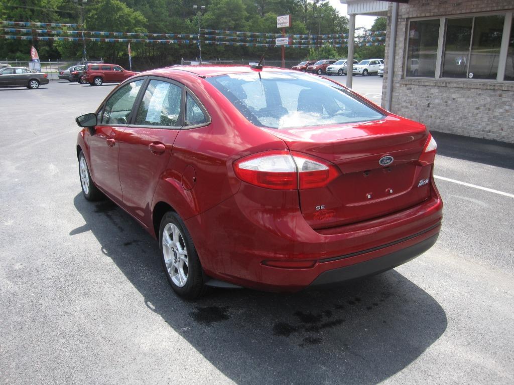 2016 Ford Fiesta SE photo