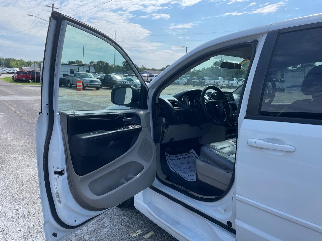 2014 Dodge Grand Caravan - $12,999