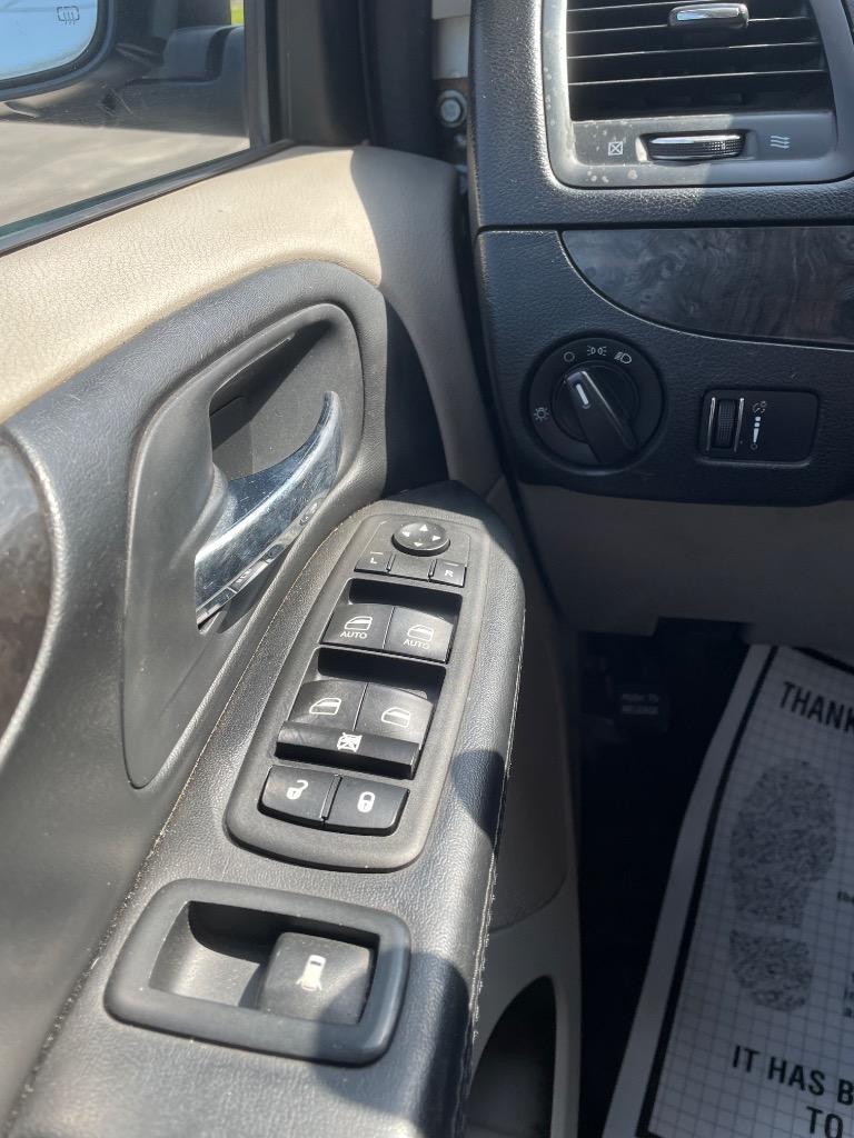2014 Dodge Grand Caravan - $12,999
