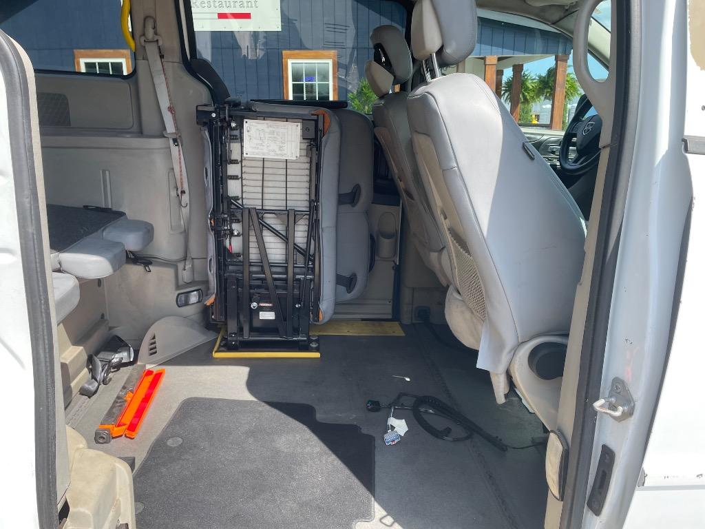 2014 Dodge Grand Caravan - $12,999