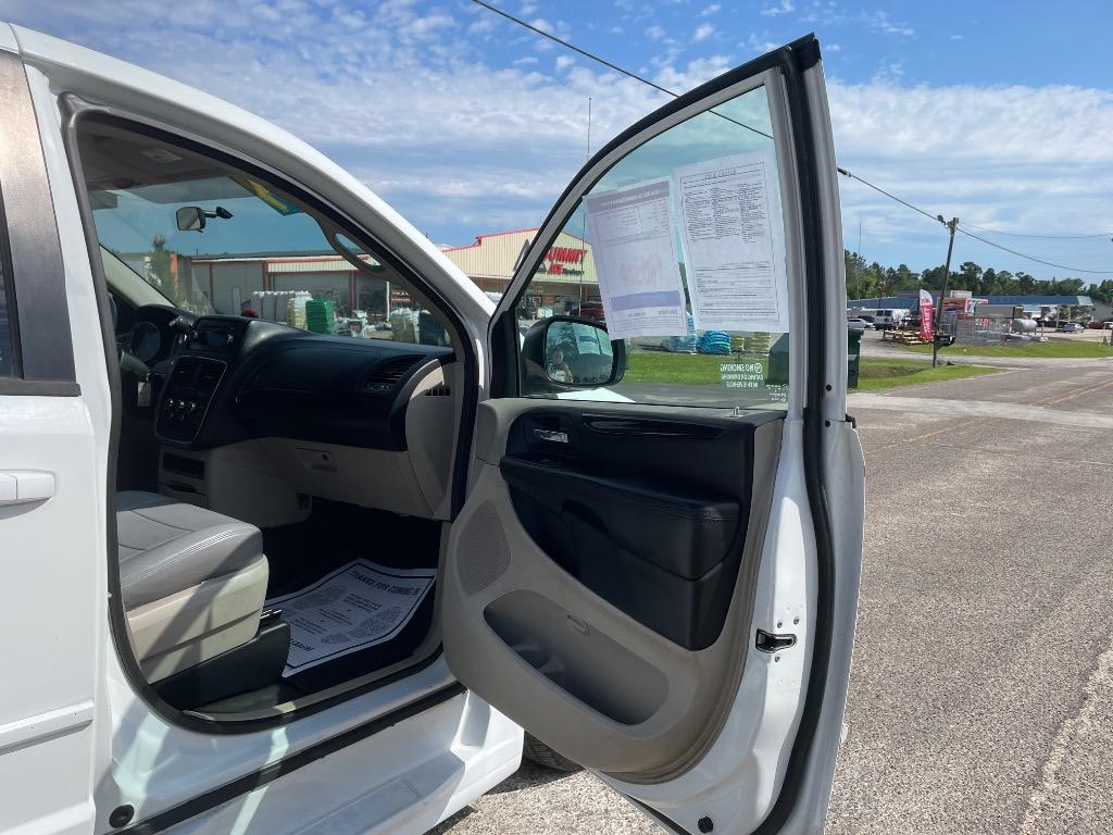2014 Dodge Grand Caravan - $12,999