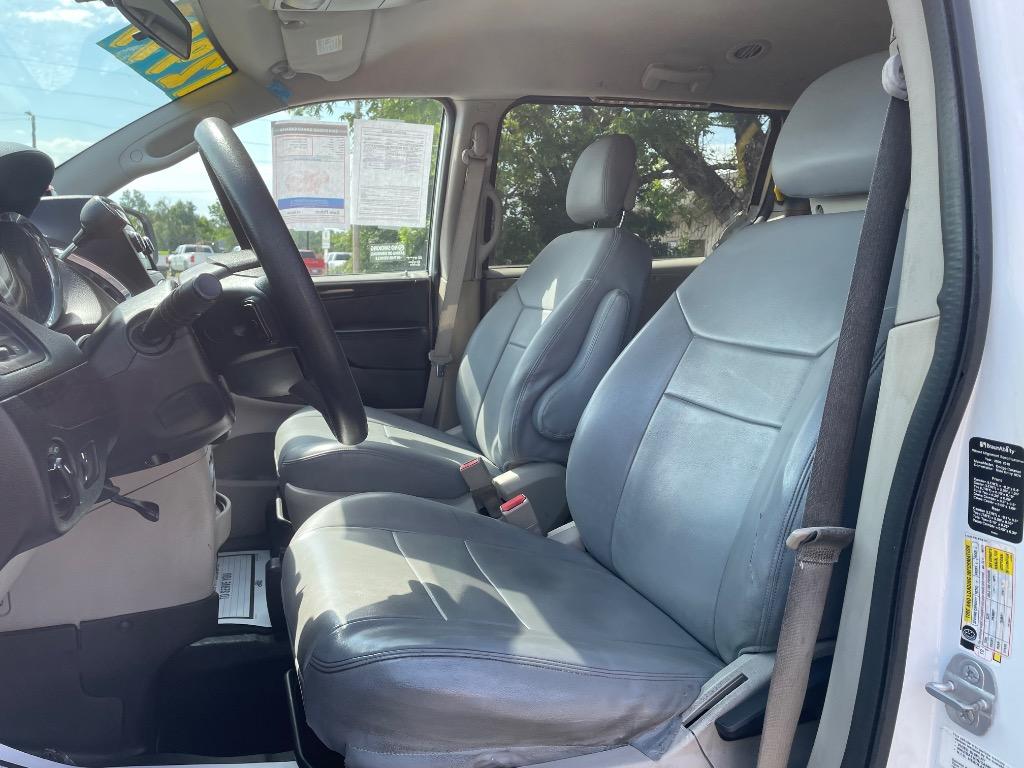 2014 Dodge Grand Caravan - $12,999